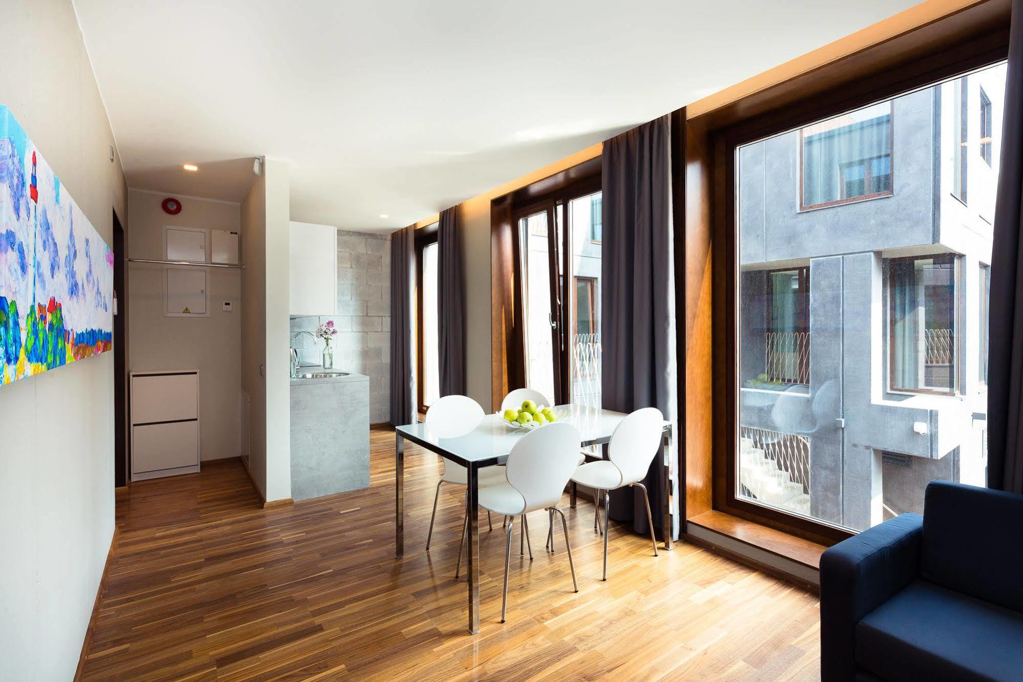 Konrad Old Town Aparthotel タルトゥ エクステリア 写真
