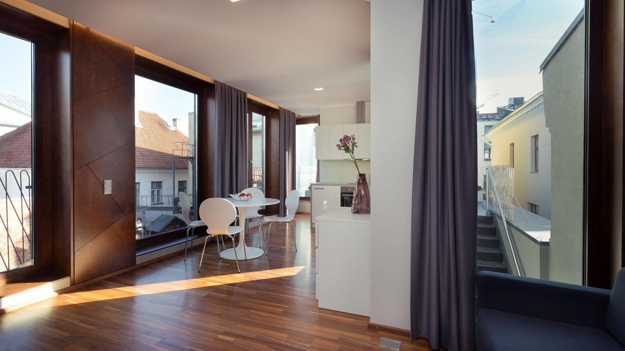 Konrad Old Town Aparthotel タルトゥ エクステリア 写真