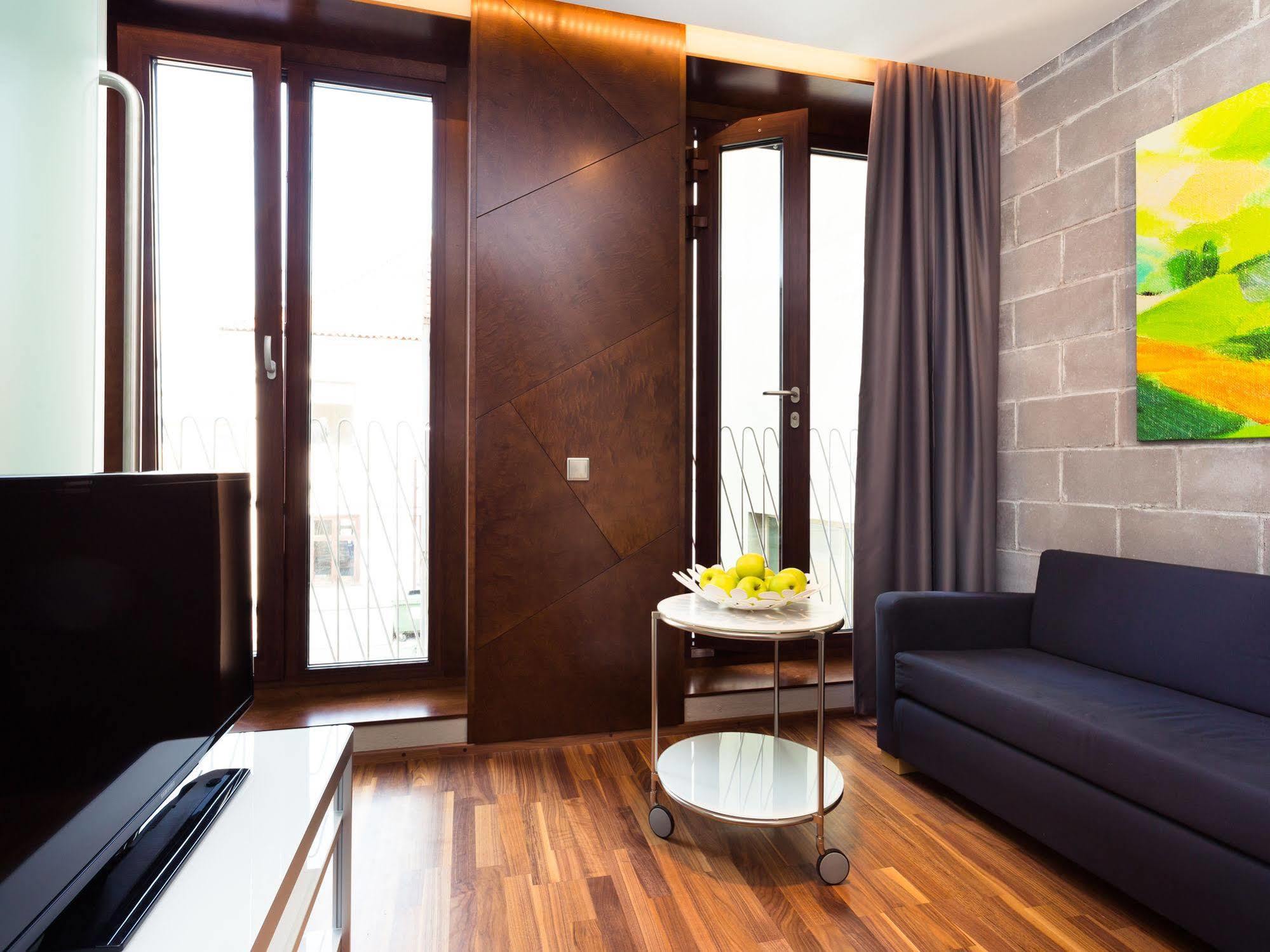 Konrad Old Town Aparthotel タルトゥ エクステリア 写真